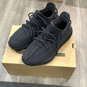 Yeezy Boost 350 Black